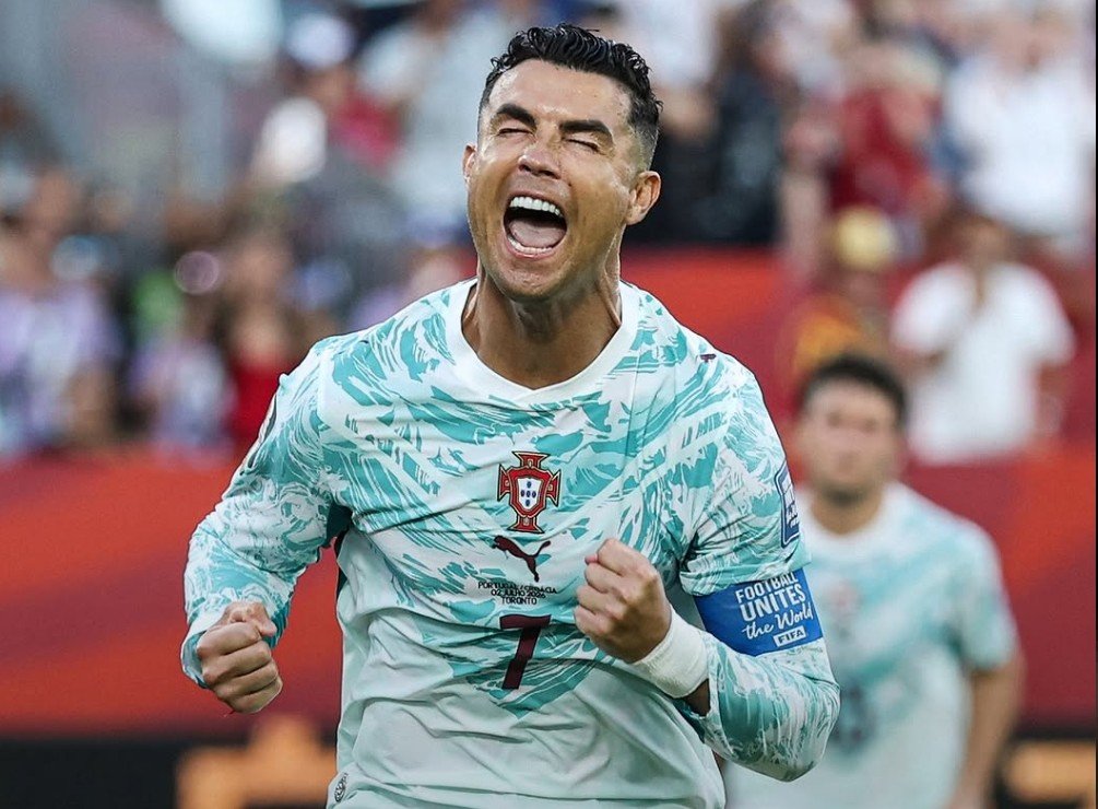 frabigol's tweet photo. Si no te pusiste contento con el gol de Cristiano Ronaldo sos un enfermo.

El debate con Messi ya se terminó hace rato, disfruten del último mundial de uno de los mejores jugadores de la historia. https://t.co/COxRMNInYQ