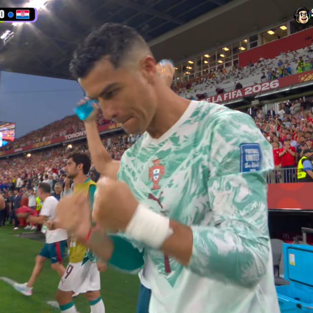 futtmais's tweet photo. A história do homem em Copas do Mundo não acaba hoje.

Portugal classificado, com gol de Cristiano Ronaldo. https://t.co/O8bxcZKOfM