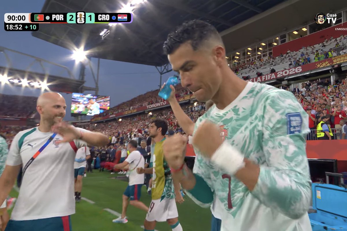 realmilgrauu's tweet photo. O sistema até tentou, mas não conseguiu.

CRISTIANO RONALDO ESTÁ NAS OITAVAS DA COPA!!!

SIIIIIIIIIIIIIIIIIIIIIIIIIIIIIIIIIIU!!! https://t.co/zqopfesPi4