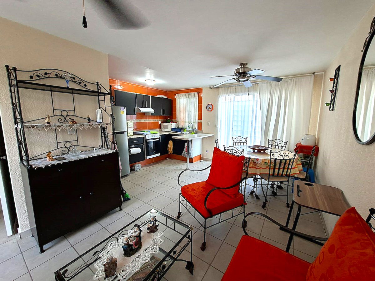 highkeyrealtymx's tweet photo. 🏠☀️ Por $1.98 mdp, encuentra tu lugar en #Tequesquitengo, #Morelos, en un entorno relajante.
• 3 recámaras (una en planta baja).
• 2 y 1/2 baños.
• Roof garden
• Alberca en clúster
• Fracc. con amenidades
• 87.59 m² de const.
📲55 3138 1982 
#CasaEnVenta #HighKeyRealEstate https://t.co/TY05mJ5Shb