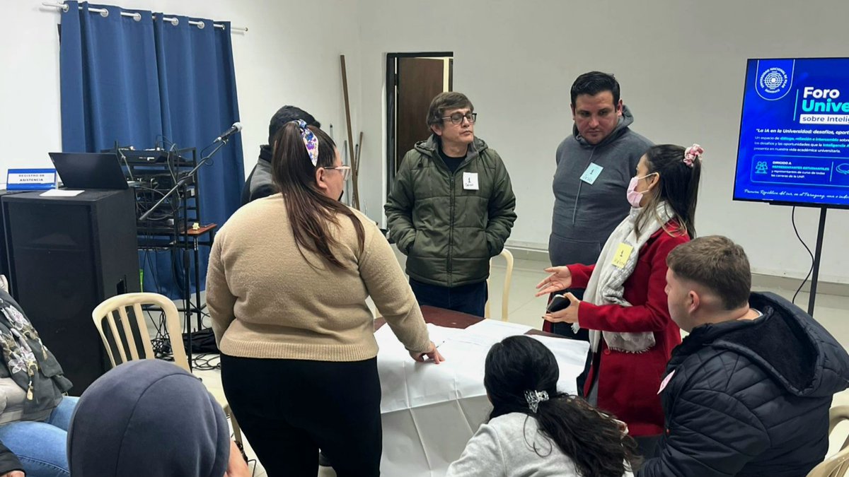 UNP_Paraguay's tweet photo. El Foro Universitario sobre IA reunió en la UNP a representantes estudiantiles para debatir sobre los desafíos, oportunidades y el uso responsable de la IA. Los participantes destacaron su potencial para apoyar el aprendizaje, sin descuidar el pensamiento crítico y la autonomía. https://t.co/43vm4rLwBD