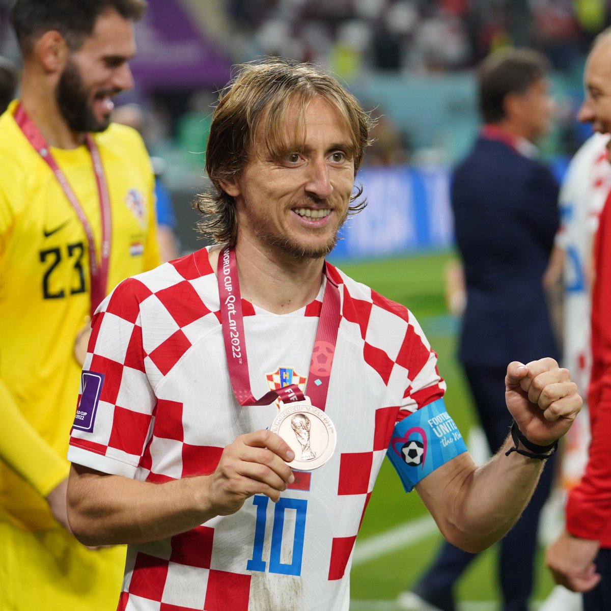 ryanhammer09's tweet photo. 40 years old that’s likely it for Luka Modric as an international footballer.

Absolute legend that has brought Croatia to places they never could have even imagined without him

Heartbreaking way to go out. True legend❤️🇭🇷 https://t.co/szxP7ypDVo