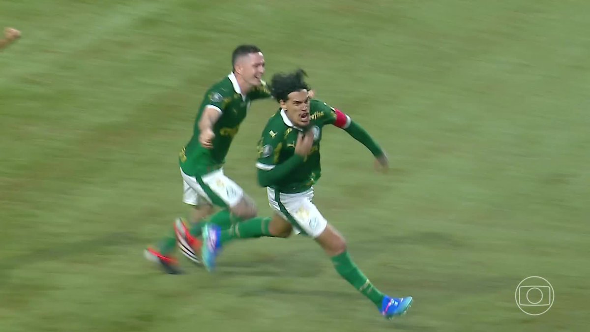 b0t4d4z031r4's tweet photo. Imagina marcar um gol épico, mas ele ser anulado pelo VAR

Crueldade... https://t.co/hCgevq4shl