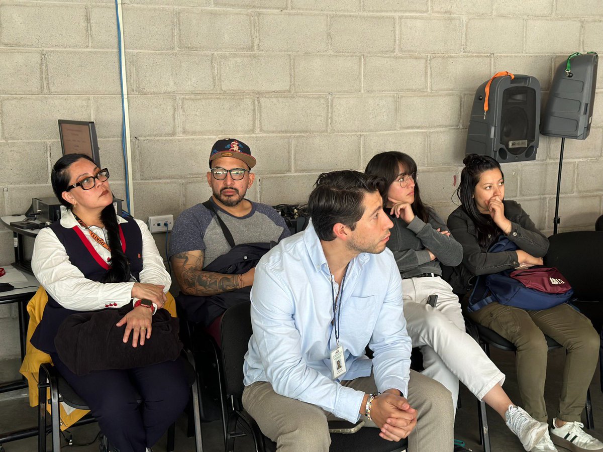 COPRED_CDMX's tweet photo. 🏳️‍🌈📚El día de hoy en el COPRED impartimos el taller presencial “Discriminación en establecimientos mercantiles a personas de la diversidad sexual”, donde reflexionamos sobre la igualdad, la no discriminación y la importancia de construir espacios incluyentes. https://t.co/LbYkk74kg9