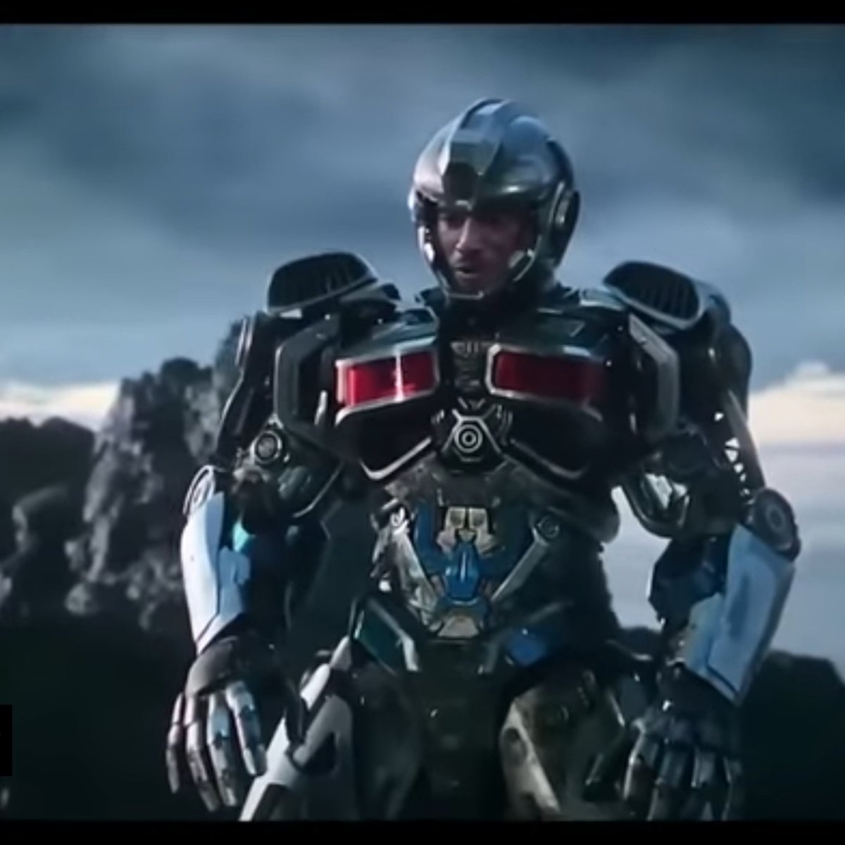96megatron's tweet photo. @DiscussingFilm @joshuahorowitz Hope it's connected to the first two. The accelator suits worn by Duke and Ripchord from Rise of Cobra vaguely resembling a human built version of the Mirage Exo Suit Noah wore in 1994 of Transformers RotB would seem like missed opportunity to connect the two franchises. https://t.co/fDnOqeOJZi