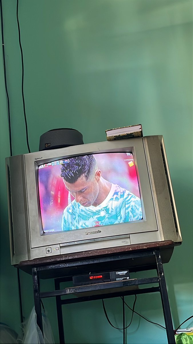 ademutama's tweet photo. Seru juga pale nonton bola 🤫 #worldcup https://t.co/R8Oq1ugYft