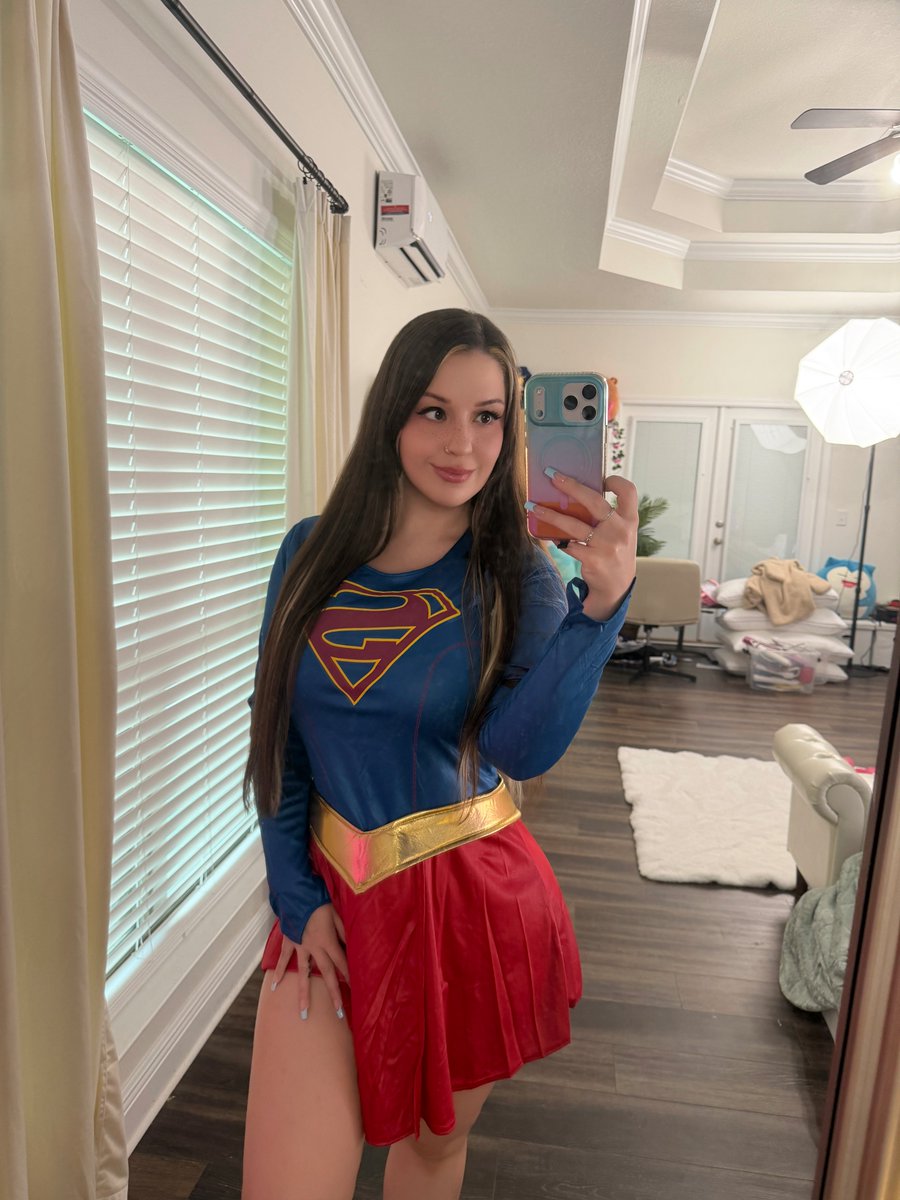MissHeatherbby's tweet photo. Supergirl Thursday! ✨❤️💙💛
https://t.co/N53C4DVfT0 https://t.co/Zsvf94AkmJ