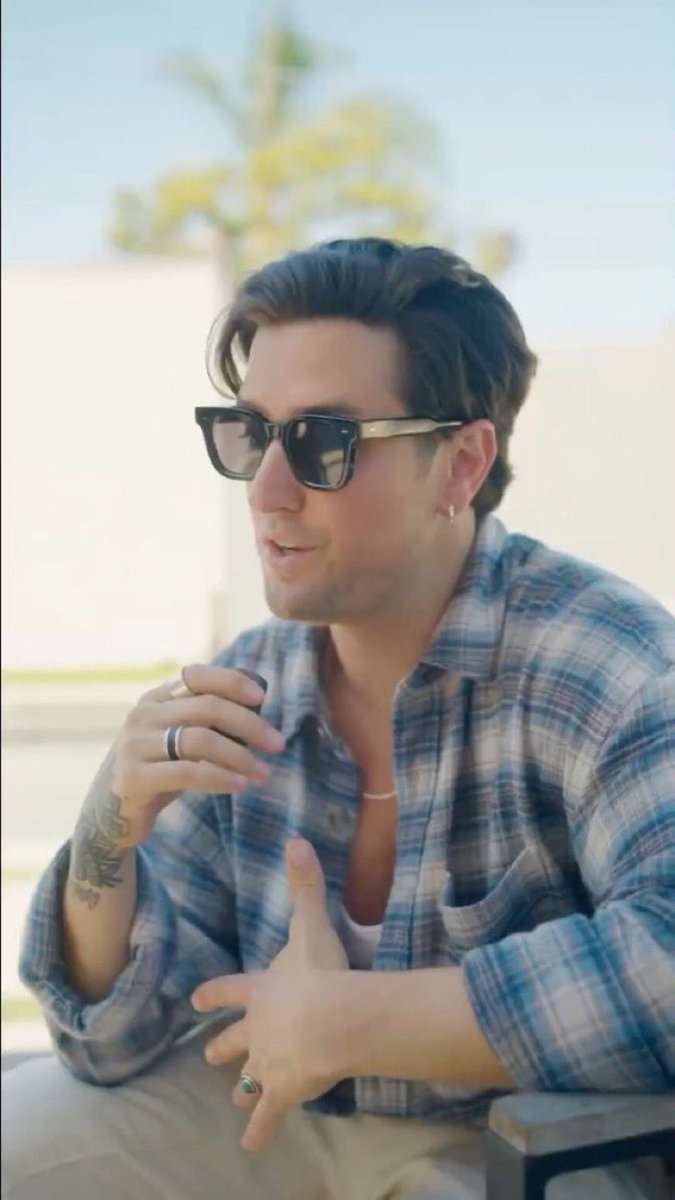 HenderWaves's tweet photo. D-73 till Logan’s birthday 💕 
We all love a sexy man who loves his songs https://t.co/PxlpnWvGSM