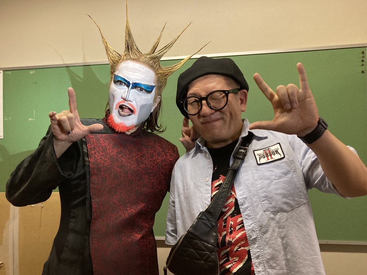 Yoko_ani's tweet photo. いやぁーもぉー最悪（最高）！！！でしたね！名古屋ミサ！

閣下にも三つ首龍の絵を直接見ていただくことができました！

（※写真掲載許可いただいています）

ありがとうございました！！！！！

#聖飢魔II
#デーモン閣下
#横井猛
#イラスト https://t.co/FgFoH9WGuW