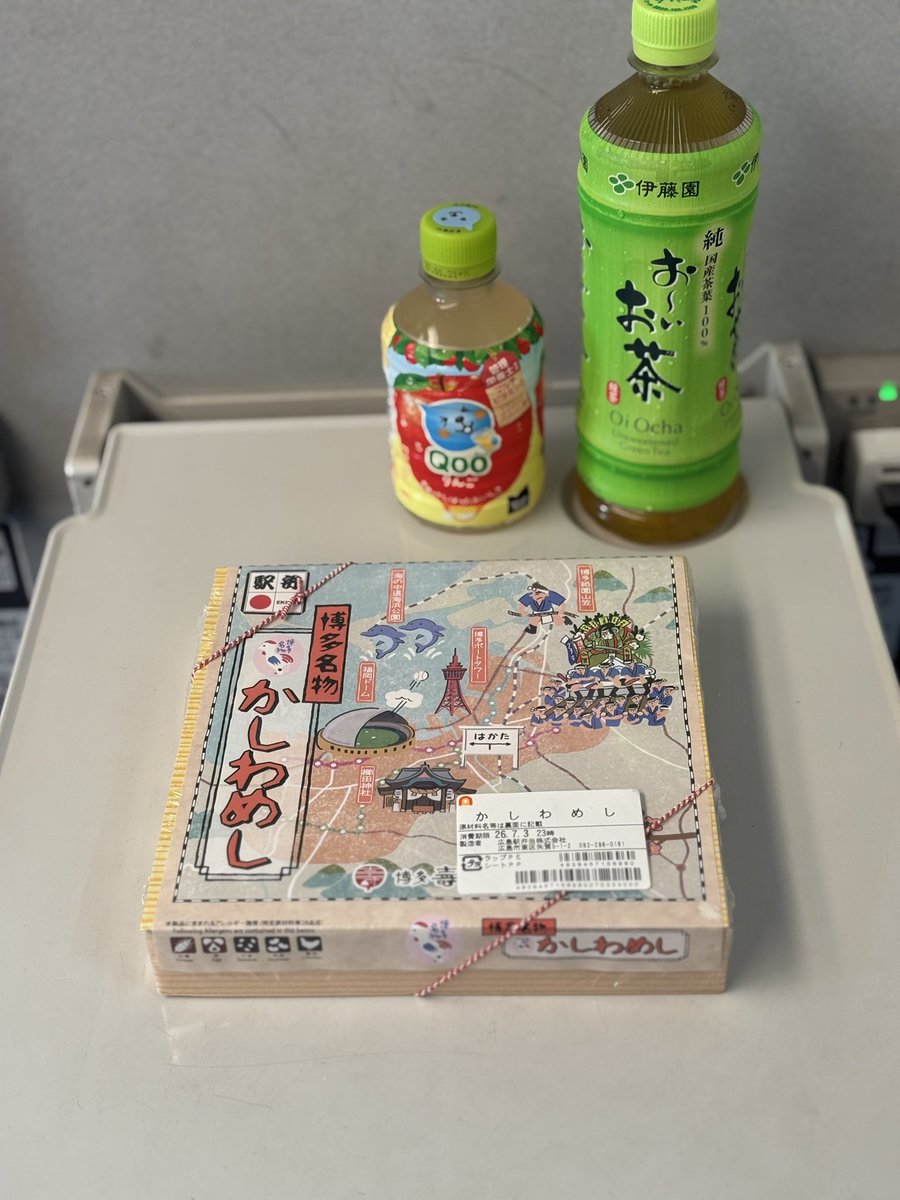 momocomputer's tweet photo. 今週2回目の日帰り出張は、東京

ということで朝弁当ー
博多寿改良軒さんの「かしわめし」は、結構いー感じ！

そぼろ、錦糸卵も美味しいし、なにより下に敷かれてるかしわめしが、鶏肉たっぷり&amp;旨みたっぷり

付け合わせの煮豆も素敵なお味でした
これはオススメですぞ https://t.co/qBBsbDVwvn