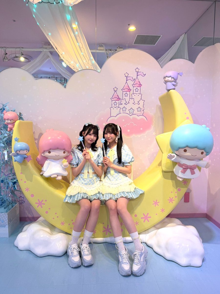 ymomokaa's tweet photo. .✦ ݁˖ The four musketeers have gathered in a world full of cuteness. Together with ayumin neechang, konotan and renon neechang, I wrote a story about a trip to sanrio—where we met kiti chang and ascended to the crescent moon ˖ִ ࣪🌙 https://t.co/TCFSEBmwvT