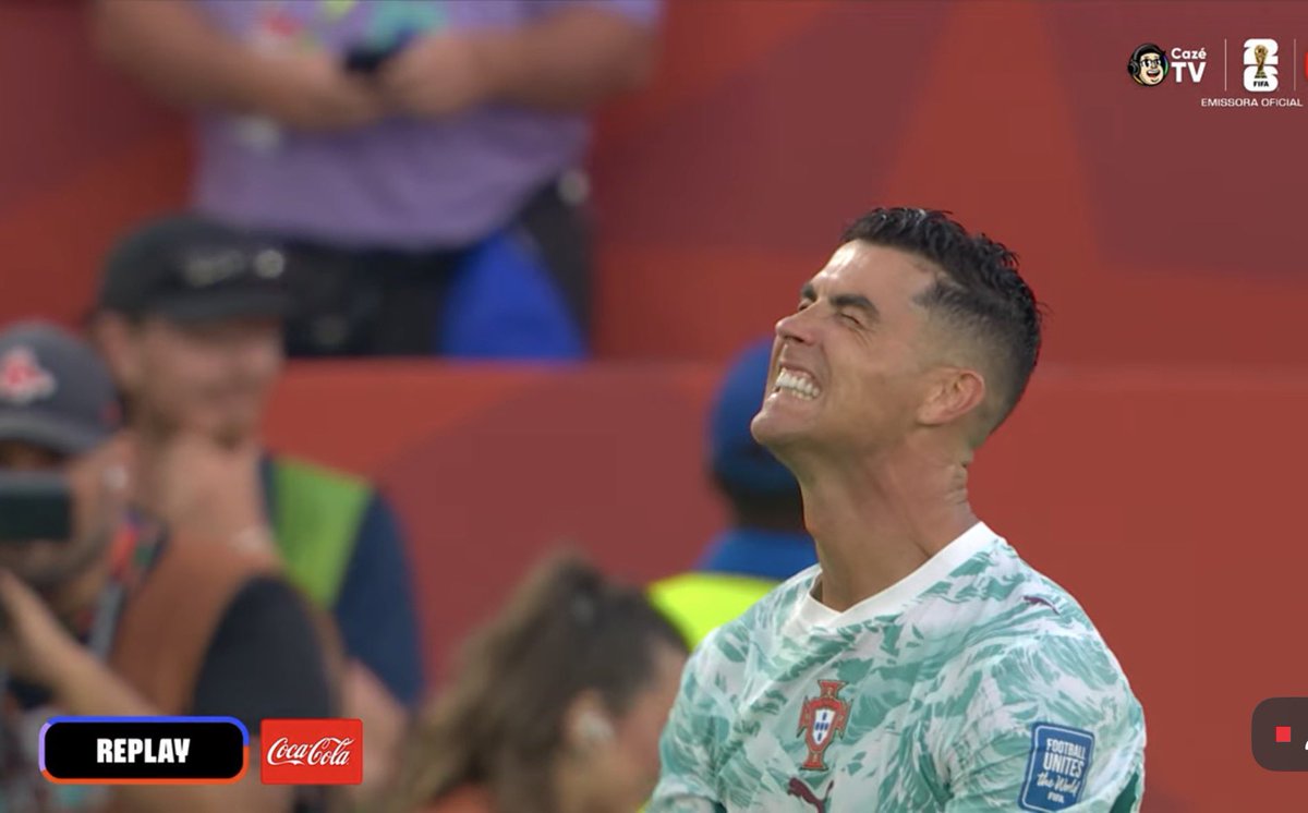 realmilgrauu's tweet photo. ELE É INEVITÁVEL 

ELE É CRISTIANO RONALDO!!!

PODE CHORAR, SEUS ANTIS!!!! https://t.co/BtXyOmzvgK
