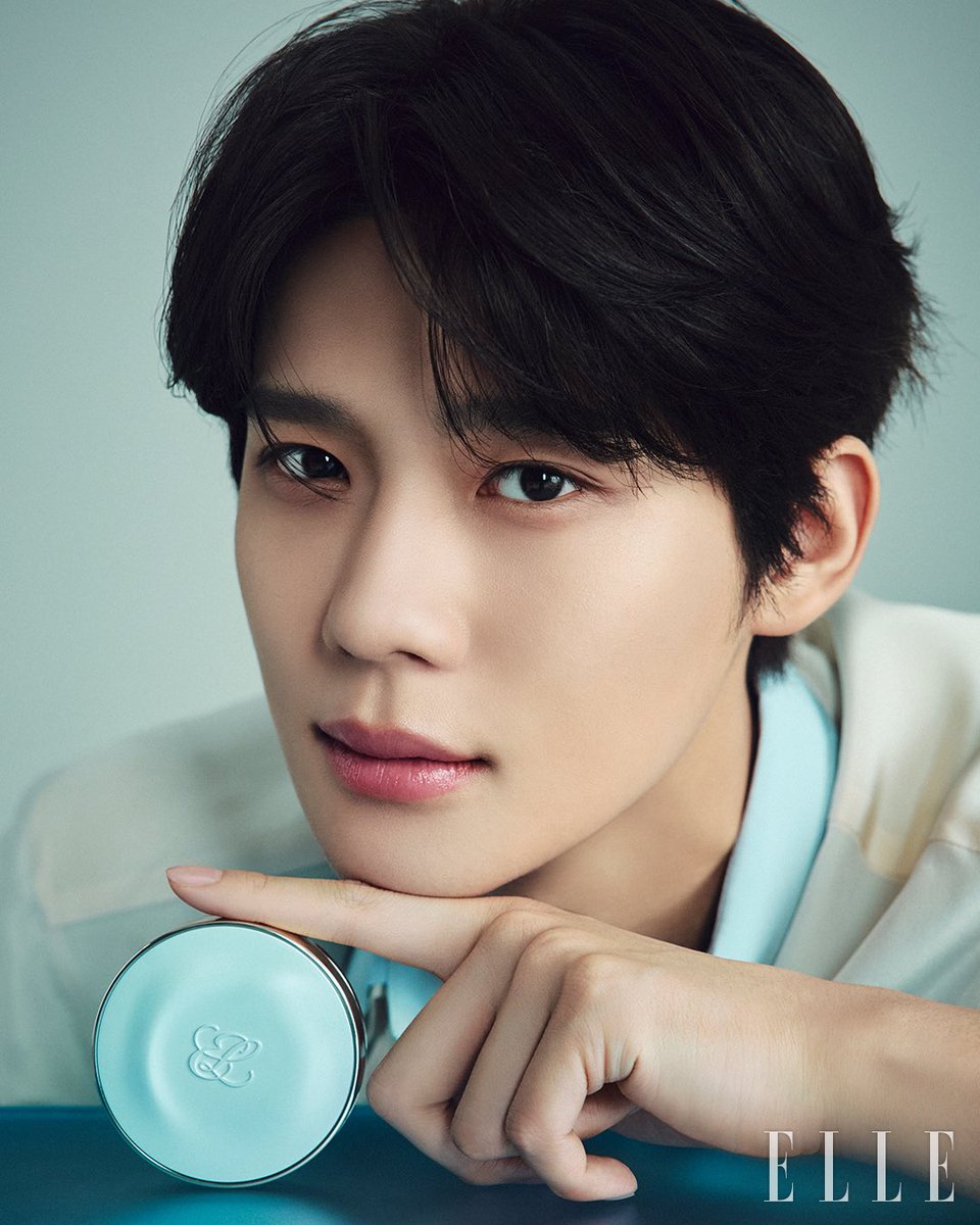 awesome_ent_'s tweet photo. 요즘 재밌는 일? 
문상민 미모 보는 거🤭

#문상민 #MoonSangMin 
#엘르 #Elle
#에스티로더 #EsteeLauder
#어썸이엔티 #awesomeent https://t.co/3KdQtLZYvr