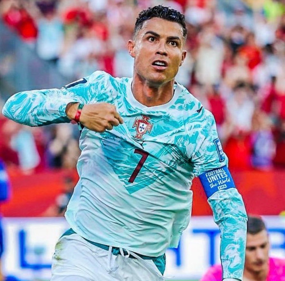 MadridXtra's tweet photo. 🚨 OFFICIAL: Cristiano Ronaldo is the OLDEST scorer in the knockout stage. https://t.co/ohw7VJHzEl