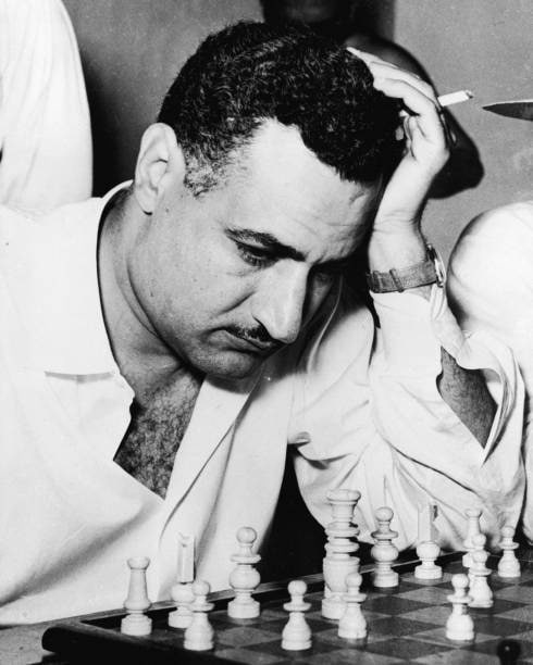 wana_visualss's tweet photo. 🇪🇬 Egyptian president Gamal Abdel Nasser playing chess, 1950s https://t.co/K0s43wTuGo