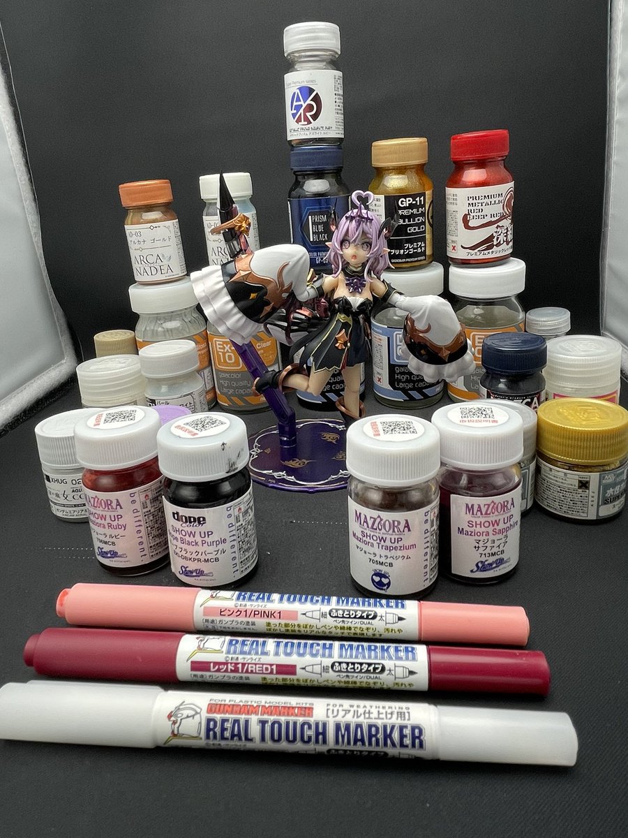Suzu2251's tweet photo. アルカナディア　ギィ
ブレスポーズ撮る時に羽を接地させたら
背景布を引っ掛けてしまった。
せっかくなので高級な背景布を購入したですわ。
後、筆塗りでマジョーラは自分では使いこなせなかった/いかせなかった。 https://t.co/IHbZL3mShg