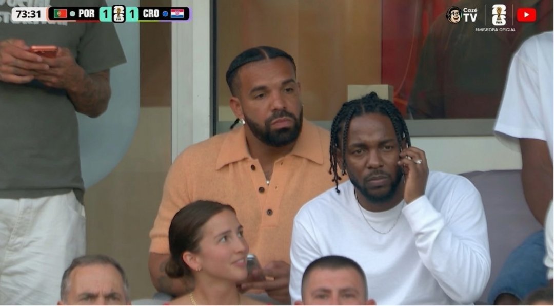 balotaromantico's tweet photo. Drake e Kendrick lamar assistindo o jogo de portugal https://t.co/2Xf91Vanss