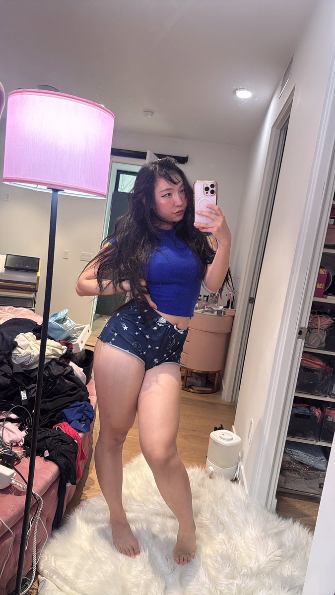 itseunchae's tweet photo. Messy room https://t.co/I2Wtu8Y8UR