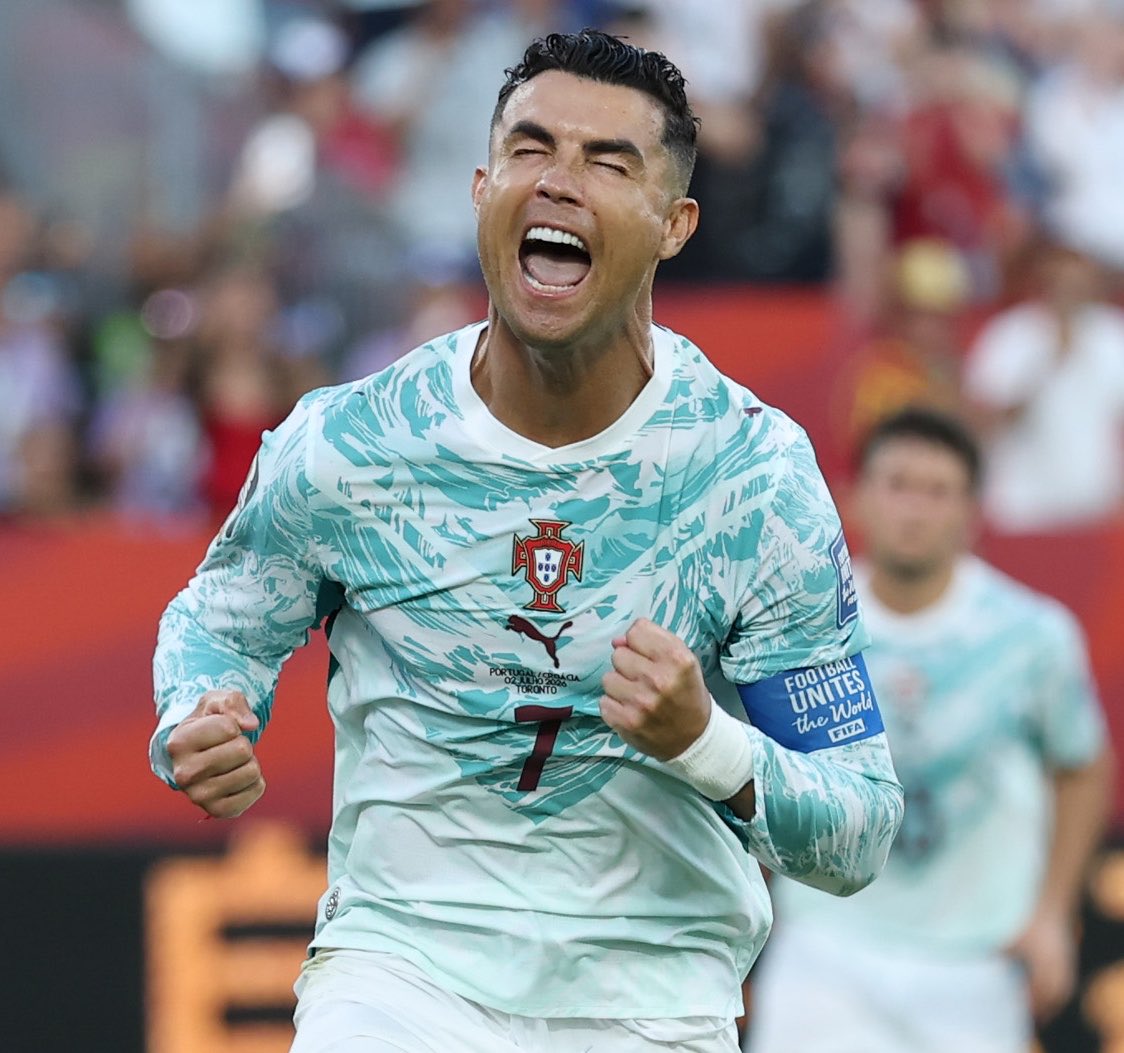 SportJ's tweet photo. 🚨🚨🚨🚨🚨 24 هدف ويصل لـ 1000 هدف

🇵🇹 الأسطورة كريستيانو رونالدو يصل لـ ( 976 هدف )

✅ ريا�� مدريد سجل 450 هدف
✅ مانشستر يونايتد سجل 145 هدف
✅ البرتغال سجل 146 هدف
✅ النصر سجل 129 هدف
✅ يوفنتوس سجل 101 هدف
✅ لشبونة سجل 5 أهداف

🐐 شغف لا يتوقف .. شغف مستمر https://t.co/BQZBfo4bcV
