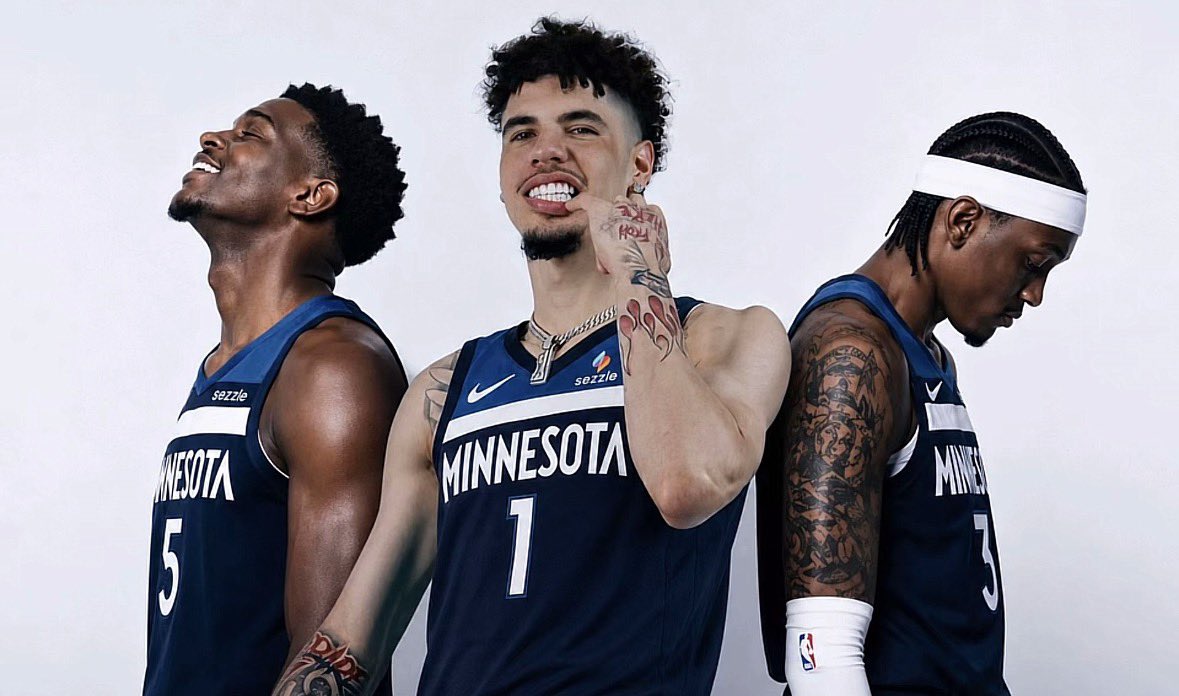 VinceDesk's tweet photo. @Hoopss My trio https://t.co/wXdN9vCHCM
