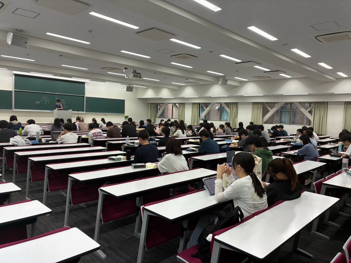 houken_doshisha's tweet photo. 6月24日(水)に、第6回基礎研｢相続法 (民法)｣を行いました！

民法の中でも今まで扱ってきた財産法分野とは異なる部分が多く、難しかったかもしれませんが、家族法パート長がわかりやすく丁寧に解説してくれました✨

約3週間後に迫ったテストに備えて、基礎研のレジュメや動画を活用してもらえると嬉しいです📚

次回は、7月6日（月）3限に基本的人権記述対策（憲法）を開催します！終了後には、家族法パートの体験会も行いますので、ぜひお越しください🎶