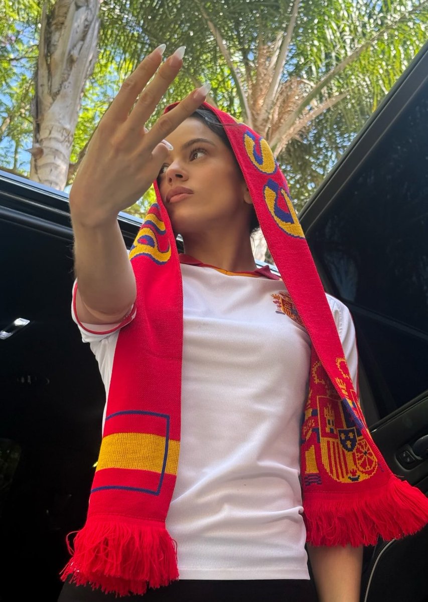 cuntyliavt's tweet photo. reina de españa https://t.co/iNmuRasXnN