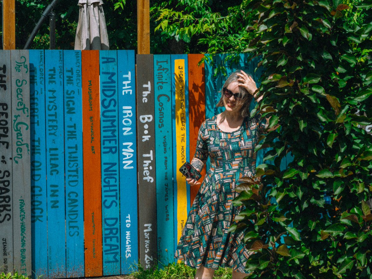 Feisty_Waters's tweet photo. A local house has a book fence so obviously my book dress and I needed to visit. https://t.co/nDsKQzEOat
