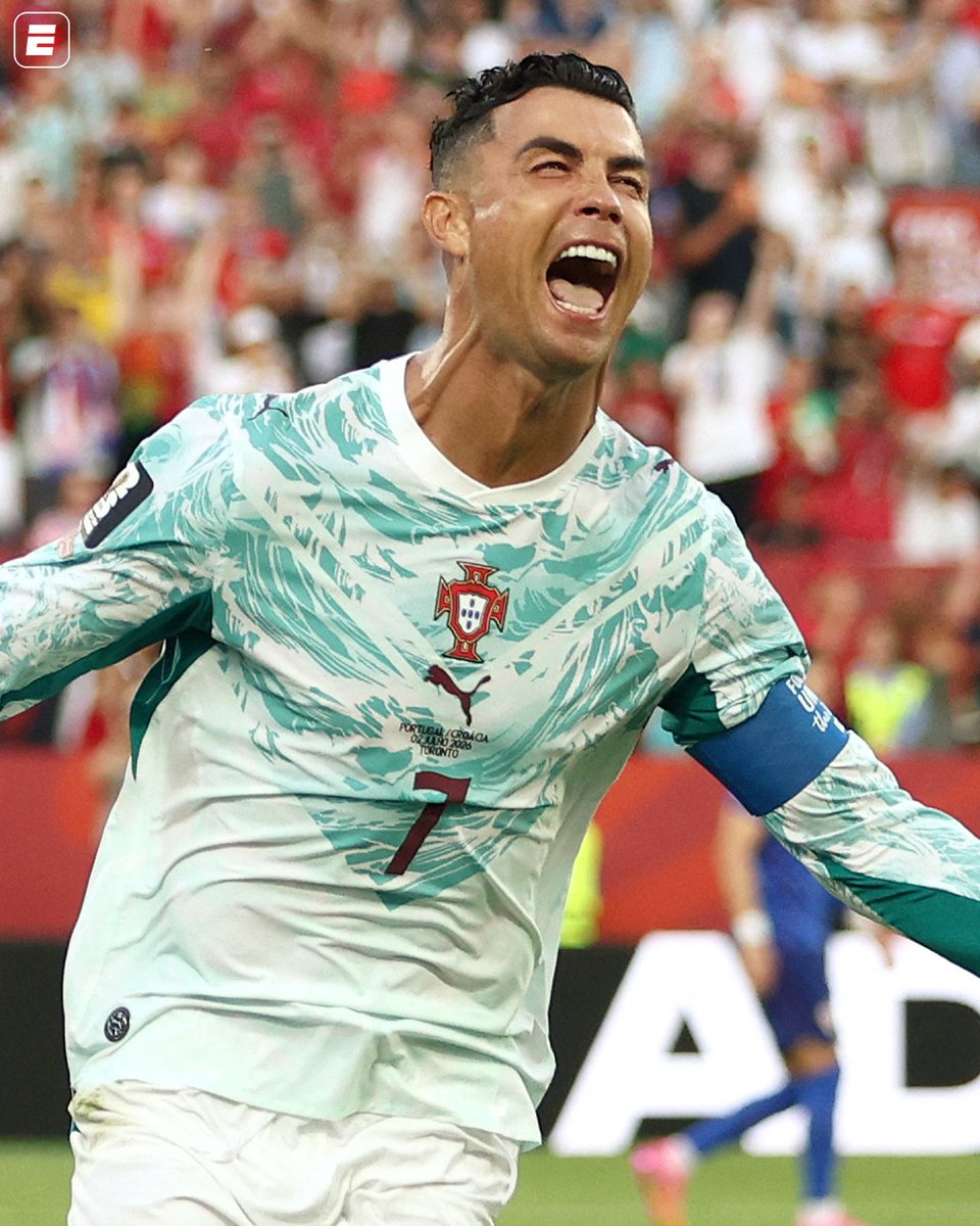 Viver intensamente. Viver como Cristiano Ronaldo dos Santos Aveiro vive o futebol. 41 anos. Apaixonado pelo que faz. Histórico. 👉 Assista a Portugal x Croácia AGORA com transmissão ao vivo pela CazéTV,