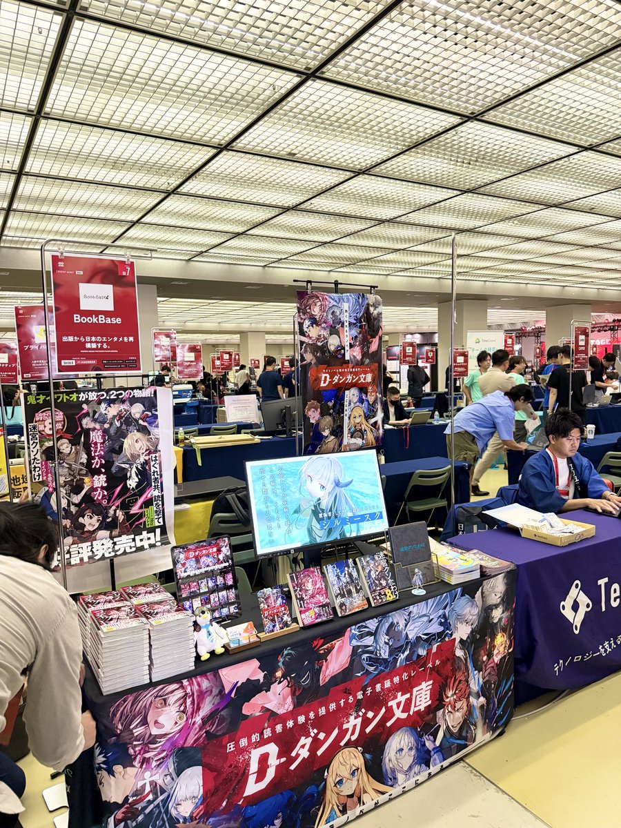 hiro_9yards's tweet photo. 弊社だけ圧倒的コミケで草

今日はBookBaseのブースにいます
端っこなのでゆっくり話せると思いますお暇な方は！

#ivs2026 #bookbase #ダンガン文庫 #ダンガンコミックス https://t.co/SFERbzjoob