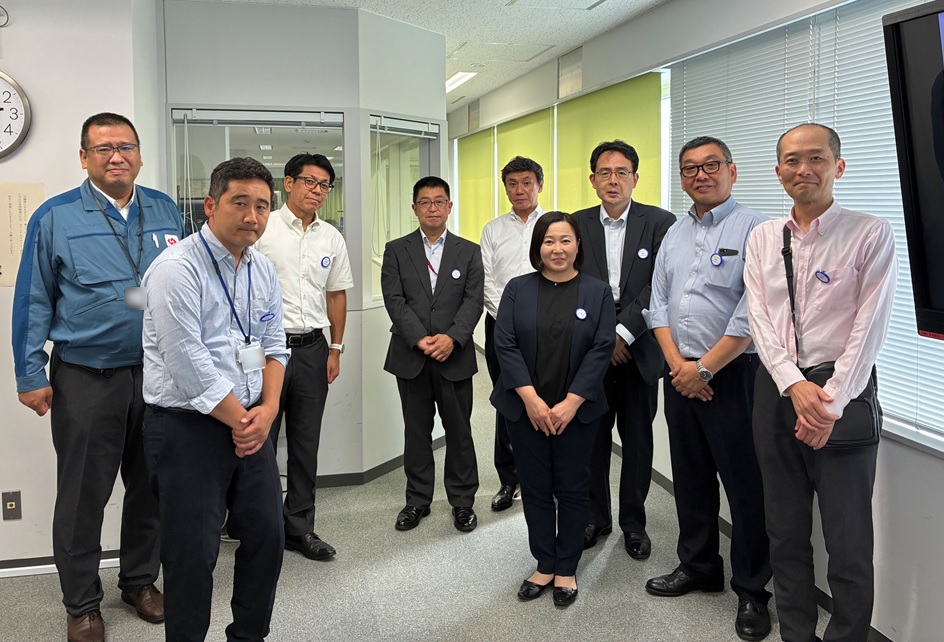 TEPCOPG's tweet photo. 【関係機関との連携を強化！四谷地区官公庁連絡会を開催】
当社東京総支社は、6月17日に新宿区や警察署、JR東日本など行政・インフラ企業が参加する「四谷地区官公庁連絡会6月定例会」を開催しました。

本会は年6回開催され、各機関の取り組みや課題を共有し、協力体制の強化を図っています。
今回は当社主催として、変電所・給電所の見学も実施し、電力供給設備や運用体制への理解を深めていただきました。

今後も関係機関との連携を強化し、地域の安定的な電力供給と災害対応力の向上に取り組んでまいります。

#TEPCOPG