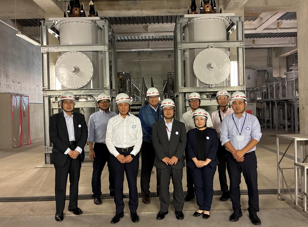 TEPCOPG's tweet photo. 【関係機関との連携を強化！四谷地区官公庁連絡会を開催】
当社東京総支社は、6月17日に新宿区や警察署、JR東日本など行政・インフラ企業が参加する「四谷地区官公庁連絡会6月定例会」を開催しました。

本会は年6回開催され、各機関の取り組みや課題を共有し、協力体制の強化を図っています。
今回は当社主催として、変電所・給電所の見学も実施し、電力供給設備や運用体制への理解を深めていただきました。

今後も関係機関との連携を強化し、地域の安定的な電力供給と災害対応力の向上に取り組んでまいります。

#TEPCOPG