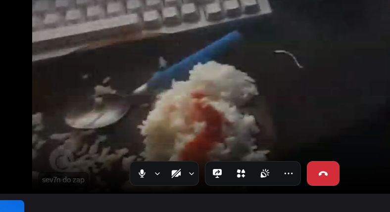 Sieg001's tweet photo. fdp descobriu a pobreza 2, arroz com vinagre e ketchup https://t.co/t1fbWvYKJl