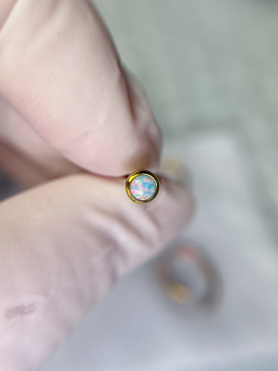 dollinkshop's tweet photo. Totalmente obsesionada con estos piercings! 🤯

Sabias que tenemos más de 60 modelos nuevos en nuestro catálogo de joyería en titanio grado implante médico certificado. ✨
#piercings #traguspiercing #helixpiercing #perforaciones #perforaciondeorejas https://t.co/Jlr3X8VBhP