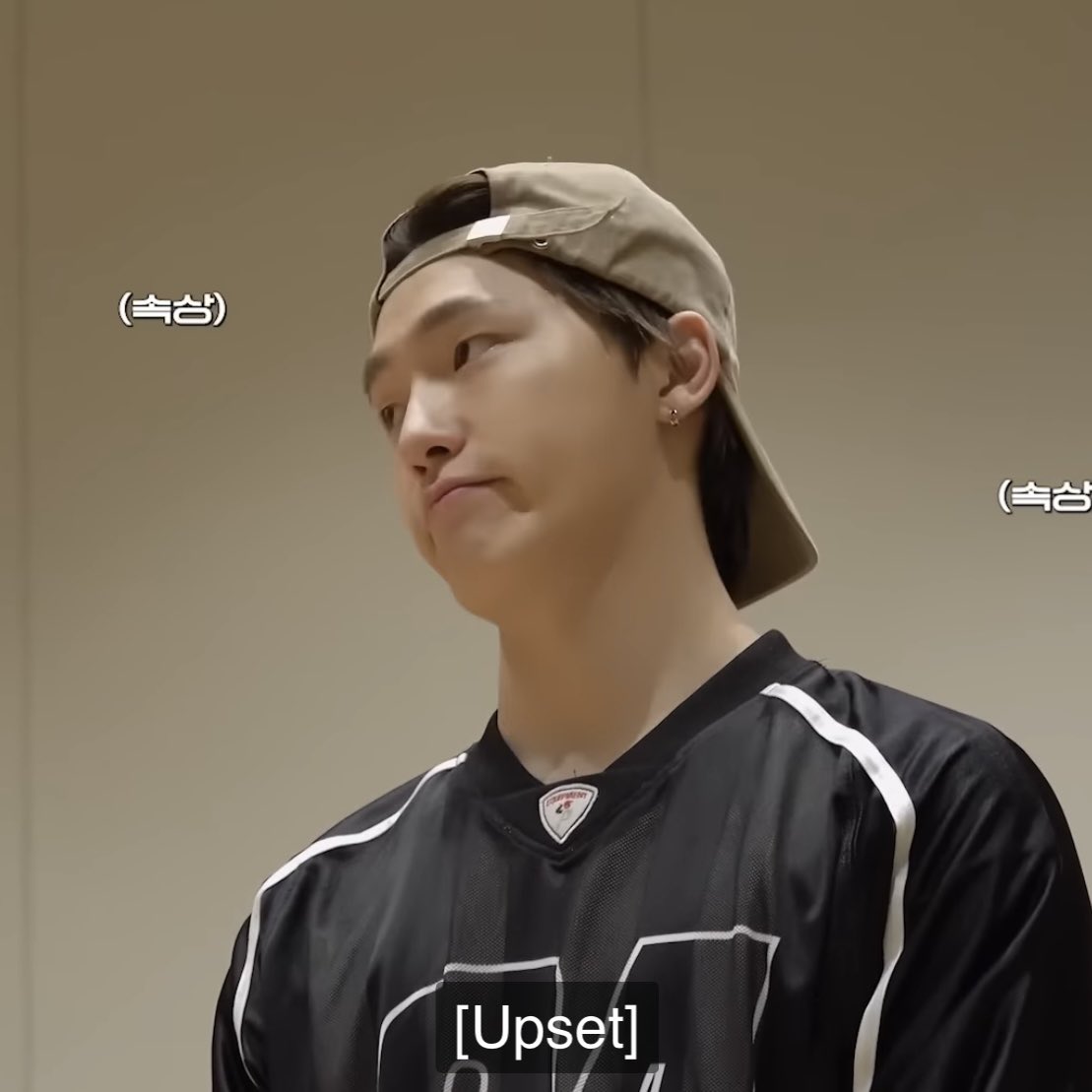 eyes_on_yoon's tweet photo. wonwoo you’re freaking hilarious https://t.co/UU1Z2T3jGk
