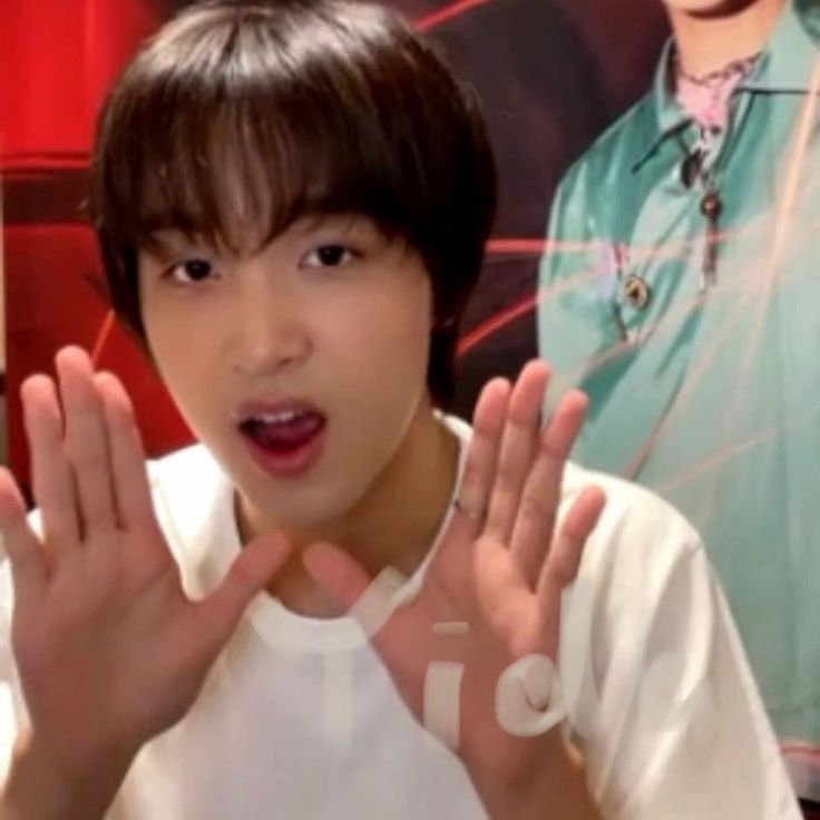 chikipie0's tweet photo. "Hawo gigi aku ada duwa🙀" https://t.co/U9OoUauafE