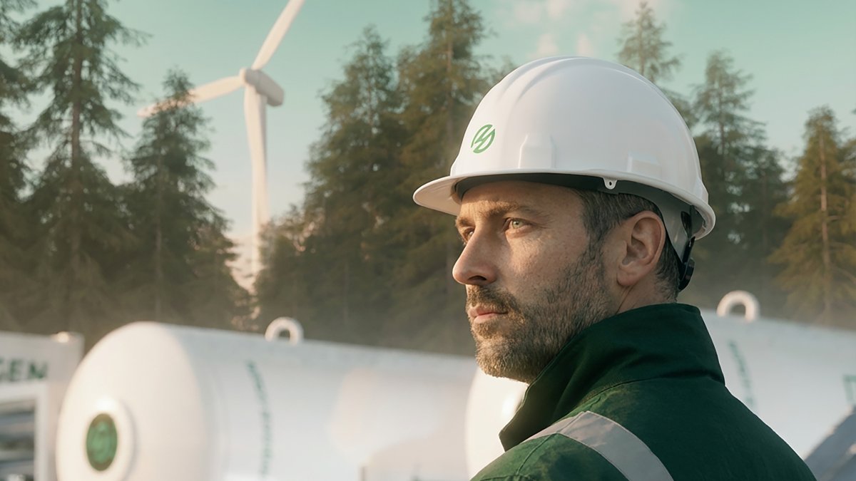 daviferent's tweet photo. A brand is not real until it works in the field.
For Rand Hydrogen, we designed the identity to move from website and investor deck into trucks, containers, tanks, and other physical applications.

One system. Real-world scale. https://t.co/6uZVc7IHDL