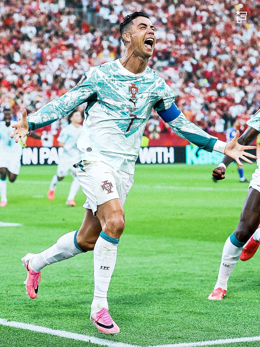 footmercato's tweet photo. Respectez bien ce nom : Cristiano Ronaldo dos Santos Aveiro. 🇵🇹🐐 https://t.co/GuLFR5m1HO