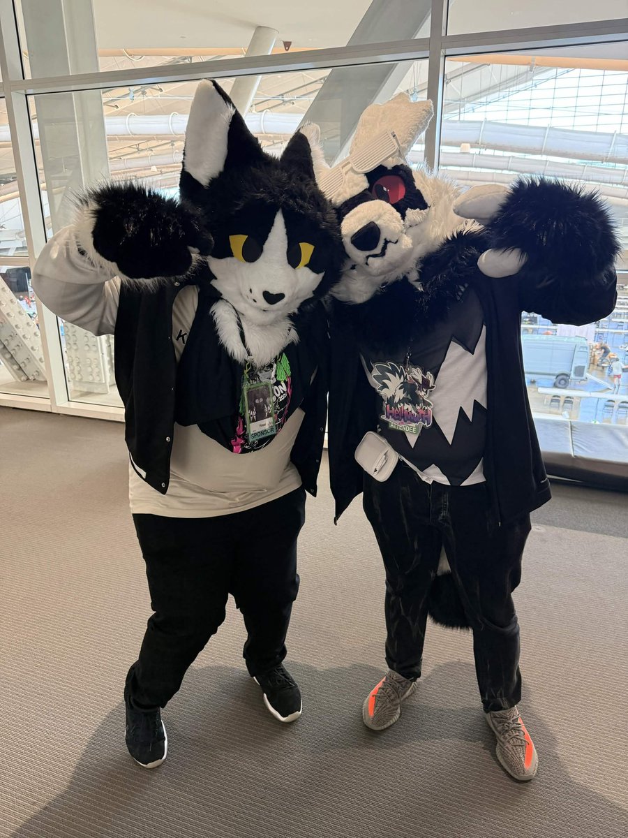 DerpyMKOF's tweet photo. @showrunnercaine @Charkie_boyo16 We walked all day and my feet hurt and I had to be convinced out of bed to go eat https://t.co/ML3rRvkWEF