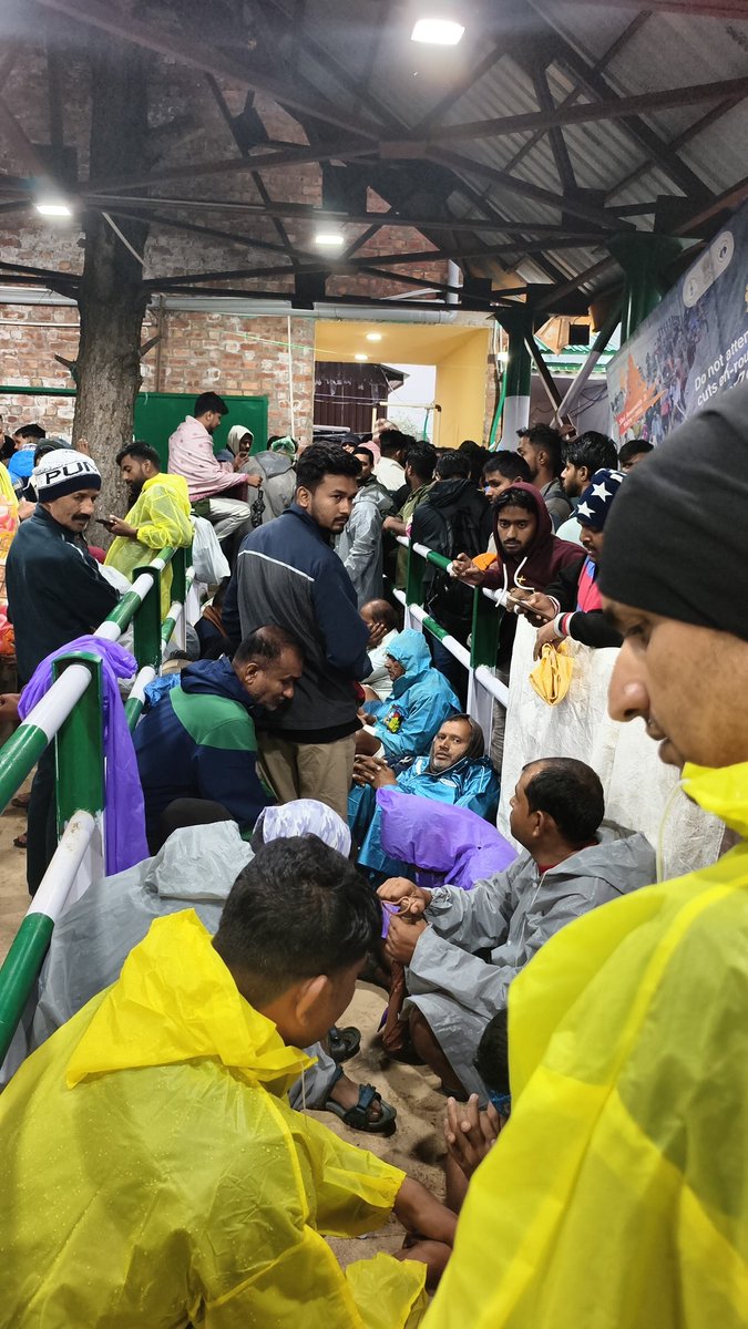 Gkt_tank's tweet photo. श्रद्धालुओं के साथ खिलवाड़ मत करे। @amarnathjiyatra @ShriSasb  आप के विश्वास से हजारों लोग आ रहे यहां पर बड़ी आस्था के साथ आस्था के साथ खिलवाड़ मत करो। @BJP4India @dmjammuofficial @ddnews_jammu @JAMMULINKS https://t.co/uP5SJiKwZF