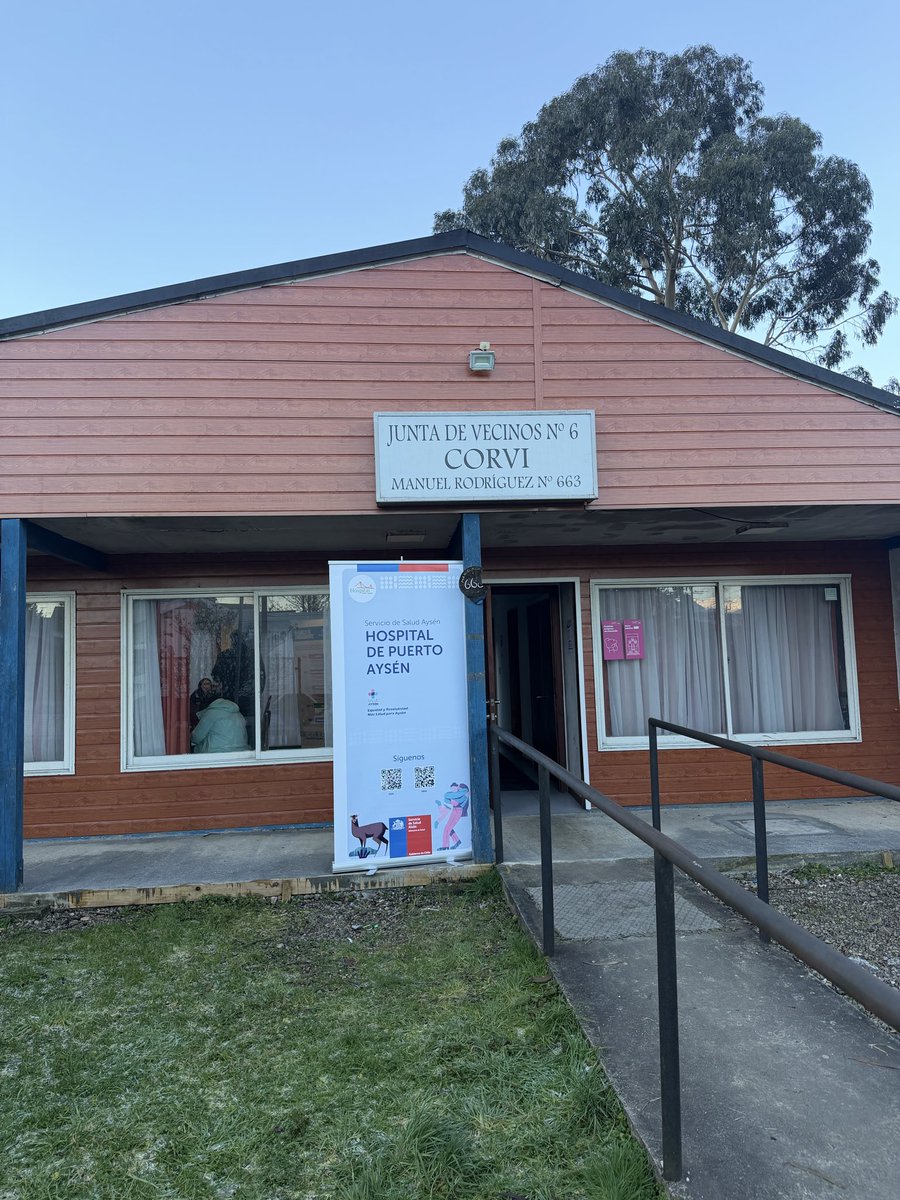 NatalieDuffau's tweet photo. Hoy partió el ciclo de encuentros en las JJVV de Aysén, “Hospital de Puerto Aysén en tu barrio”
No hay mejor manera de mejorar lo que hacemos, que hacerlo con la comunidad. 🙌🏻🌳 https://t.co/Nh0yN4FDLn