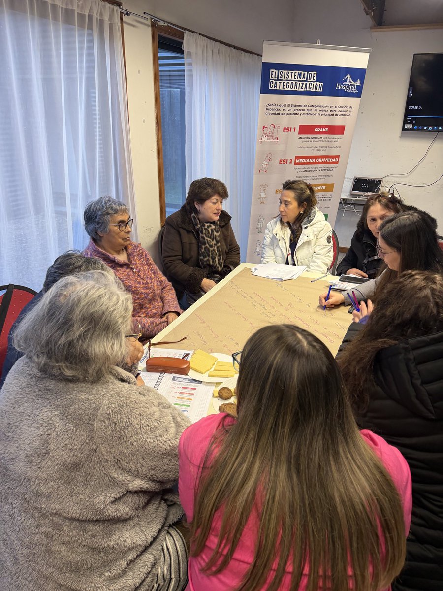 NatalieDuffau's tweet photo. Hoy partió el ciclo de encuentros en las JJVV de Aysén, “Hospital de Puerto Aysén en tu barrio”
No hay mejor manera de mejorar lo que hacemos, que hacerlo con la comunidad. 🙌🏻🌳 https://t.co/Nh0yN4FDLn