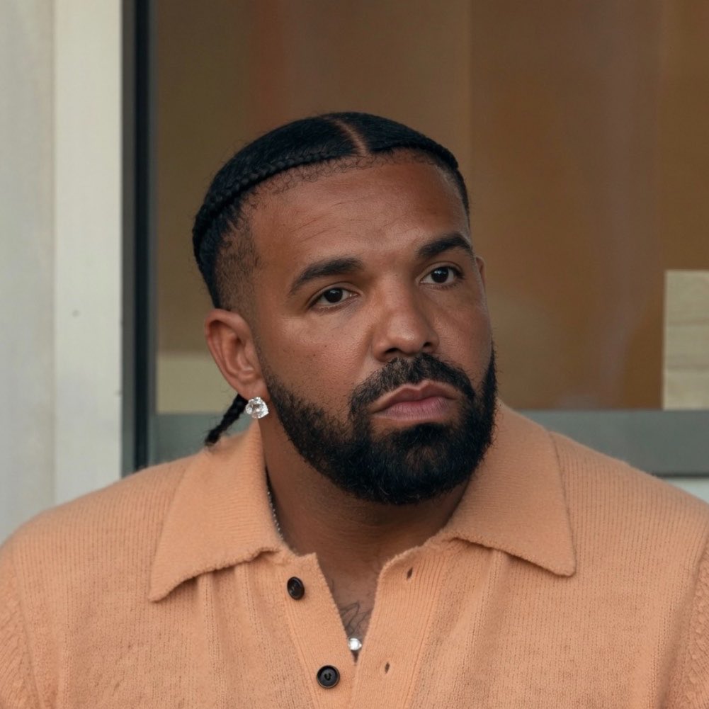 iShowSpeedRaw's tweet photo. 🚨😳 NEW: iShowSpeed reveals he had plans with Drake, who’s at the stadium, which is why he was so frustrated about missing the trip to Canada after his private jet broke down
