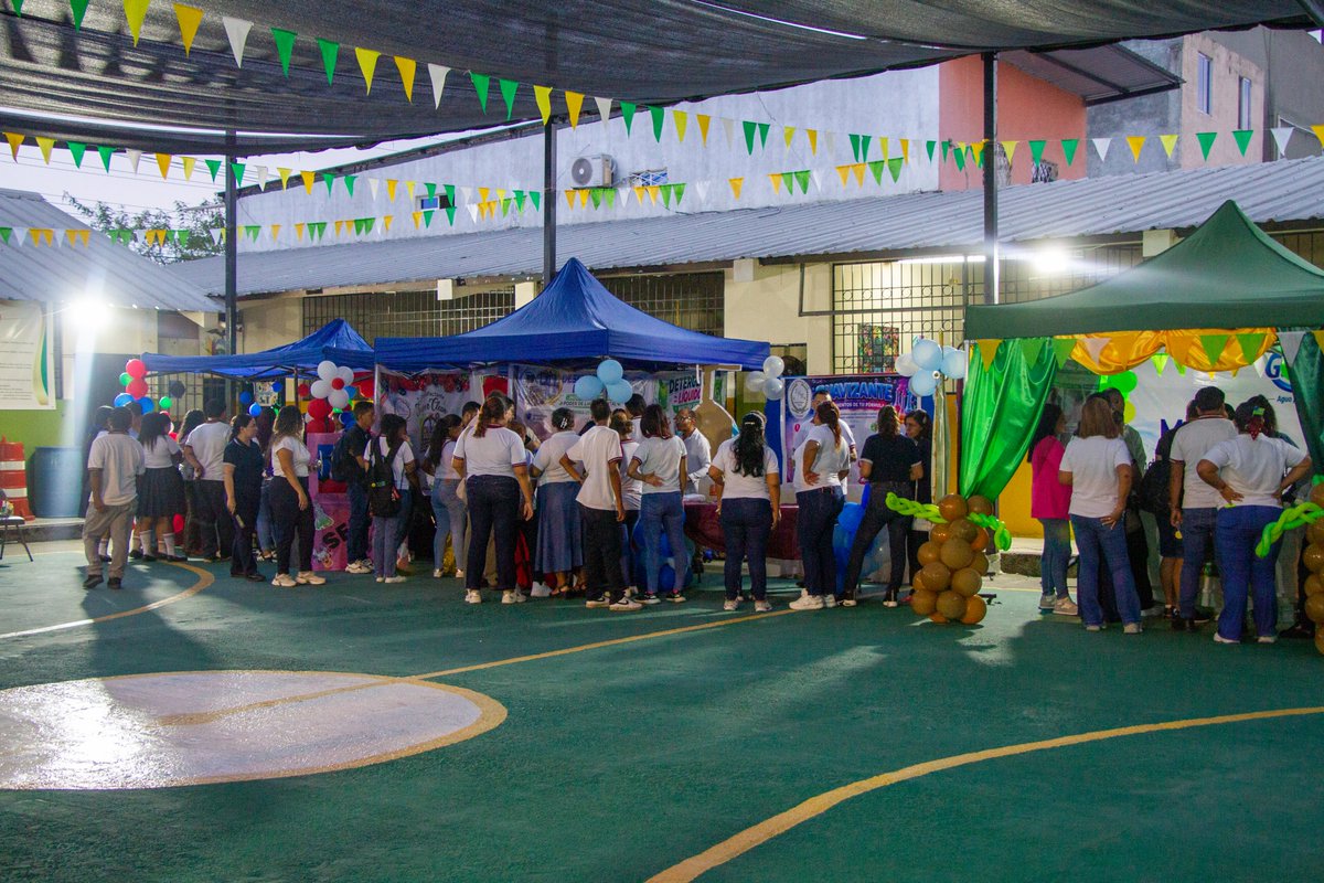 EducacionZ8_Ec's tweet photo. 🚀🔬 La Primera Feria Distrital STEAM del PCEI del Distrito 09D07 reunió a estudiantes de varias instituciones educativas, quienes presentaron proyectos de innovación científica y tecnológica. ¡Felicitamos a la Unidad Educativa Dolores Cacuango por obtener el 1er. lugar!. 👏🏆 https://t.co/AjrRDeQDyd