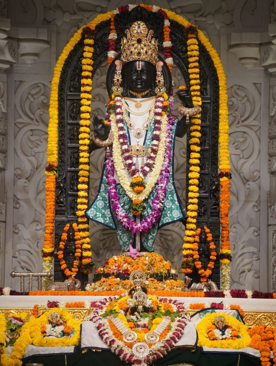 ShriAyodhya_'s tweet photo. इस कलियुग में भटकाव बहुत है प्रभु, बस अपनी इस छवि का सहारा बनाए रखना ❣️ https://t.co/oG4iKuooLW