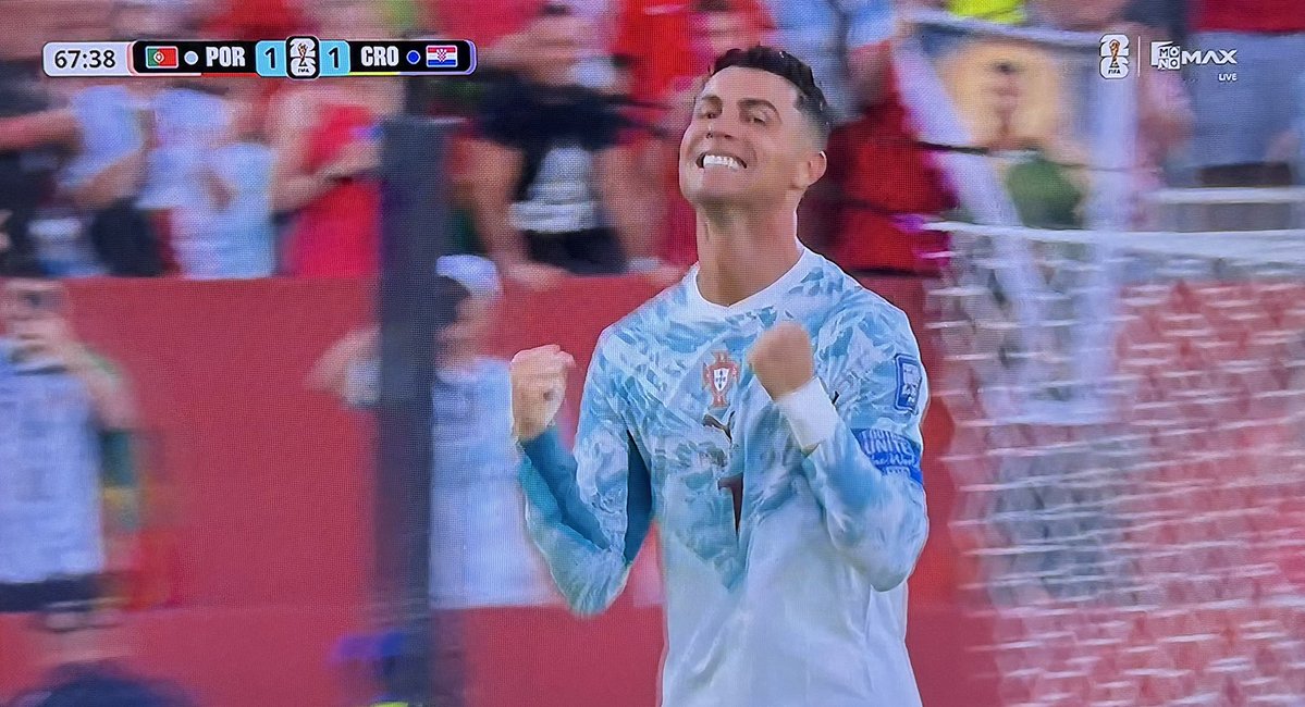 BaoYuanMei's tweet photo. คริสเตียโน โรนัลโด้ CR7 ยิงจุดโทษให้โปรตุเกสตีเสมอโครเอเชีย 1-1 🇵🇹⚽️🔥
#FIFAWorldCup #PROCRO #ฟุตบอลโลก #CristianoRonaldo #CR7 https://t.co/UYADcRRV2k