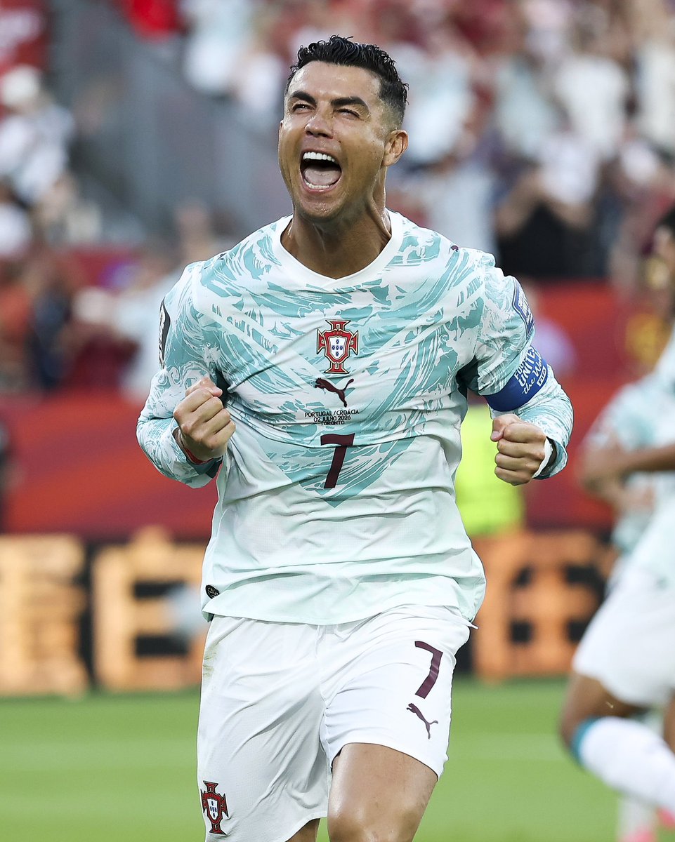 giraltpablo's tweet photo. Tras 6 ediciones y 9 partidos de mata-mata diputados, Cristiano Ronaldo ROMPIÓ EL MALEFICIO en fases eliminatorias de Copa del Mundo.

Finalmente se le dio 🇵🇹⚽️ https://t.co/RwDXgifGKZ