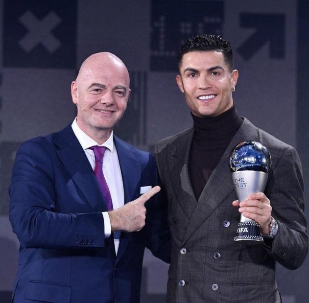 RevenRV's tweet photo. Y DECÍAN QUE MESSI ERA EL PROTEGIDO DE INFANTINO JAJAJAJAAJAJAJAJAJSJAJAJASJSJSJ https://t.co/pEEzIU0Grm