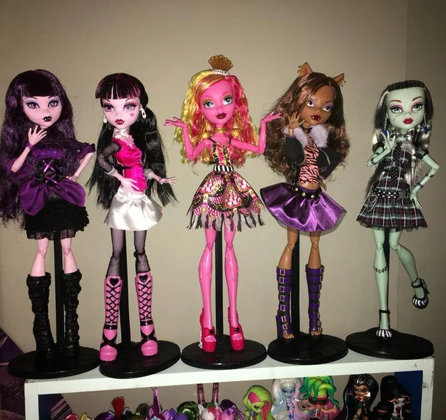 hellyekkkk's tweet photo. pensando aqui, e se eu criar a MINHA Robecca Frightfully Tall? https://t.co/mdXp5diyKi