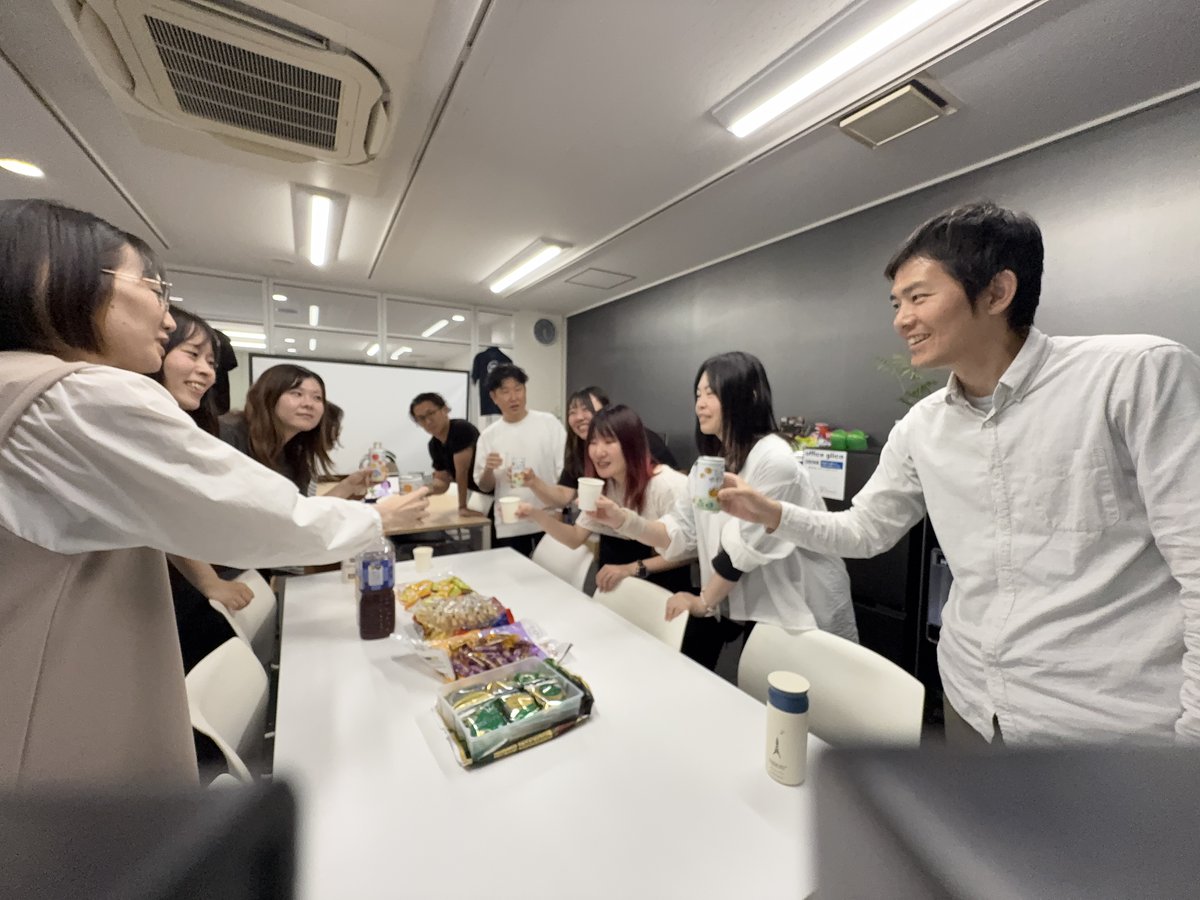 rcntjp's tweet photo. リコネクトでは6月で第13期が終了しました！
14期もどうぞよろしくお願いいたします。

最終日の業務終わりに納会を行いました😃

#Web制作会社の日常
#納会 https://t.co/2ukFKCwsAt