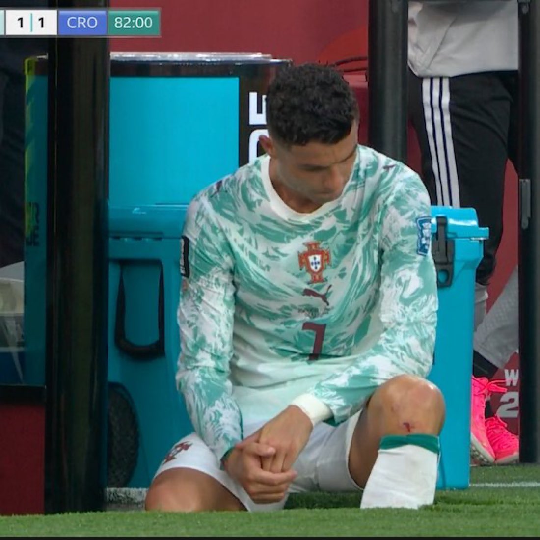 Lagusneta's tweet photo. Es la imagen del mundial. El DT de Portugal sacó a Cristiano Ronaldo. Insólito. https://t.co/WrAWlh2pHj
